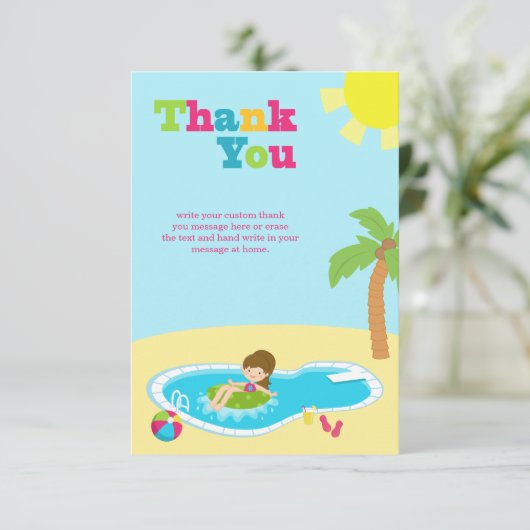 かわいいプールを囲んでのパーティの女の子の誕生日は平らなカード感謝していしています サンキューカード (スタンド正面)