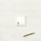 かわいいヘッジホッグカスタム文字イエローノート ポストイット (デスク上)