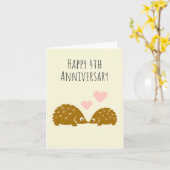 かわいいヘッジホッグ夫婦- 4周年おめでとう カード (黄色い花)