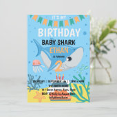 かわいいベイビーシャークの誕生日パーティー招待状 招待状 (スタンド正面)