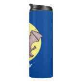 かわいいベビーこうもり飛んでいる漫画イラストレーション タンブラー (回転右)