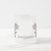 かわいいベビーこうもり飛んでいる漫画イラストレーション フロストグラスマグカップ (中央)