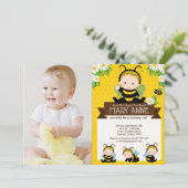 かわいいベビーのまわりにハニービー1stバースデーフォト 招待状 (スタンド正面)