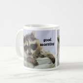 かわいいベビーのアライグマのマグ、私はhazのコーヒー今できますか。 コーヒーマグカップ (正面左)