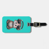 かわいいベビーのカバDjの身に着けているヘッドホーン ラゲッジタグ (正面横)