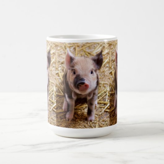 かわいいベビーのコブタの家畜のブタのマグ コーヒーマグカップ (中央)
