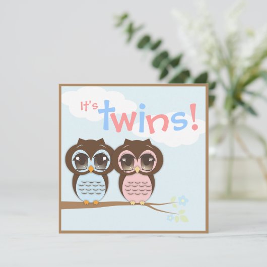 かわいいベビーのフクロウの双生児のベビーシャワーの招待状 招待状 (スタンド正面)
