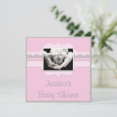 かわいいベビーの足のピンクのベビーシャワーはあなたの写真を加えます 招待状 (スタンド正面)