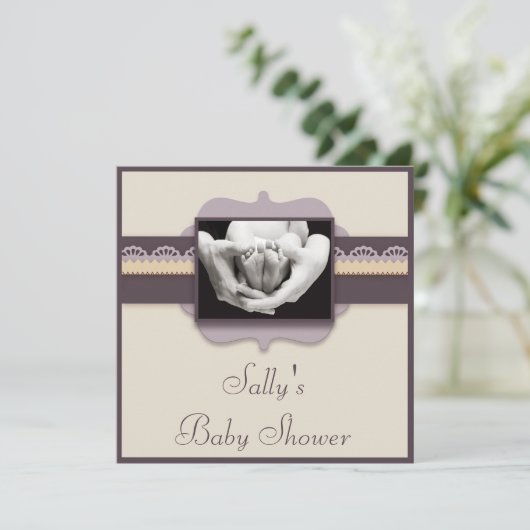 かわいいベビーの足の写真のエレガントな中立ベビーシャワー 招待状 (スタンド正面)