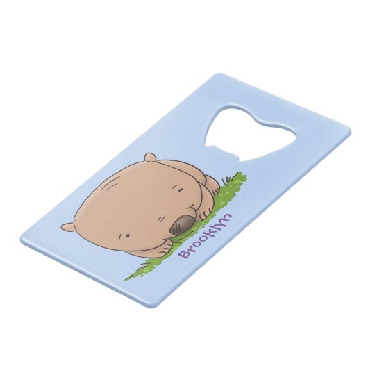 かわいいベビーウォンバット漫画イラストレーション クレジットカード栓抜き (裏面アングル)