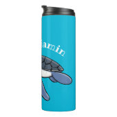 かわいいベビーウミガメ漫画イラストレーション タンブラー (回転右)