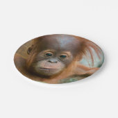 かわいいベビーオランウータンまっすぐ前方を見る ペーパープレート (アングル)