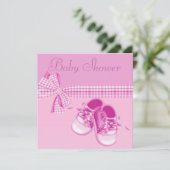 かわいいベビーガールシャワーピンクシューズ&リエレガントボン 招待状 (スタンド正面)