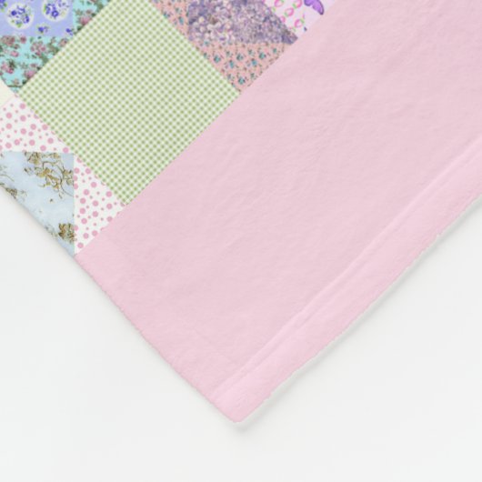 かわいいベビーガールヴィンテージキルトデザイン名前をカスタムする フリースブランケット (角)