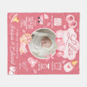 かわいいベビーガール誕生統計ピンク生まれたばかりのモダン フリースブランケット (正面(横))