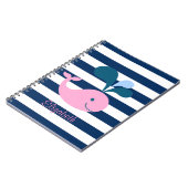 かわいいベビークジラ、ネイビーストライプブルーパーソナライズされたクジラ ノートブック (左側)