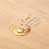 かわいいベビークマが月の上で眠る1歳の誕生日 アクリル招待状 (レイダウン)