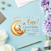 かわいいベビークマが月の上で眠る1歳の誕生日 アクリル招待状 (インサイチュ (ウェディング))