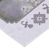 かわいいベビーグレーウルフアップと花 ミディアムテーブルランナー (コーナー)