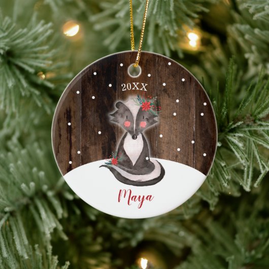 かわいいベビースカンクパーソナライズされたガール生まれたばかりのファースト セラミックオーナメント (ツリー)