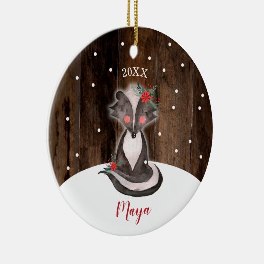 かわいいベビースカンクパーソナライズされたガール生まれたばかりのファースト セラミックオーナメント (右)