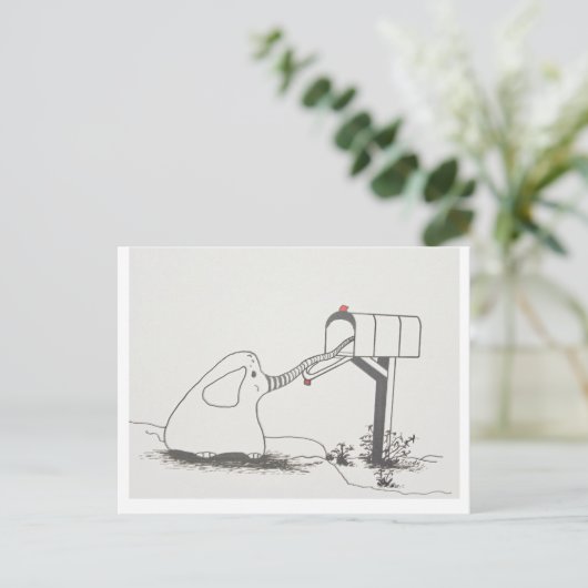 かわいいベビーゾウいくつかのメールを探している ポストカード (スタンド正面)