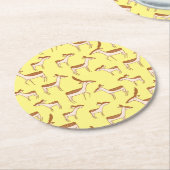 かわいいベビーディアアンドファミリーオンパステルイエロー ラウンドペーパーコースター (アングル)