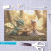 かわいいベビードラゴンと妖精がお茶を楽しむ 薄葉紙 (クラフト)