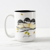 かわいいベビーバード3つの《鳥》アメリカゴガラオンツリーブランチ ツートーンマグカップ (左)