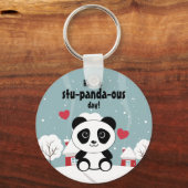 かわいいベビーパンダin冬の雪グレー キーホルダー (正面)