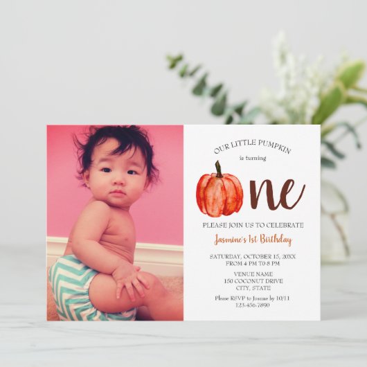 かわいいベビーフォトカード最初の誕生日カボチャ秋 招待状 (スタンド正面)