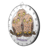 かわいいベビーフクロウトリオ漫画イラストレーション ダーツボード (正面右)