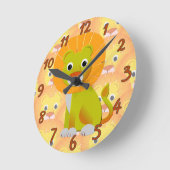 かわいいベビーライオンオールオーバーヴィンテージプリントパターン ラウンド壁時計 (傾斜)