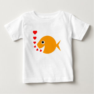 かわいいベビー吹の金魚のキス ベビーTシャツ