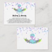 *~*かわいいベビー恐竜の赤ちゃんシャワーが本を持ってくる エンクロージャーカード (正面/裏面)