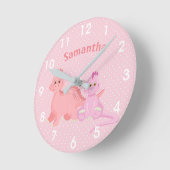 かわいいベビー恐竜キッズルーム子供部屋ピンク ラウンド壁時計 (傾斜)