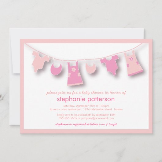 かわいいベビー服が糸に並ぶ女の子のベビーシャワー 招待状 (正面)