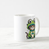かわいいベビー猫とカエル帽子 コーヒーマグカップ (正面右)