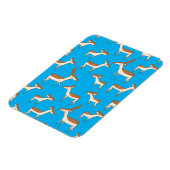 かわいいベビー鹿とファミリーオンスカイブルー マグネット (左側)