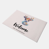 かわいいベビー鹿と〔雄ジカの〕枝角と花 ドアマット (アングル)