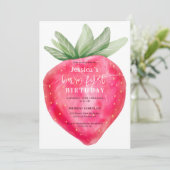 かわいいベリーの最初の誕生日の水の色イチゴ 招待状 (スタンド正面)