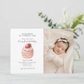 かわいいベリースイートピンク最初の誕生日写真 招待状 (スタンド正面)