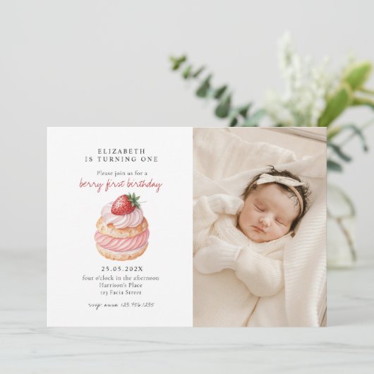 かわいいベリースイートピンク最初の誕生日写真 招待状 (スタンド正面)