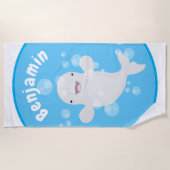 かわいいベルーガの泡の漫画イラストレーション ビーチタオル (正面)