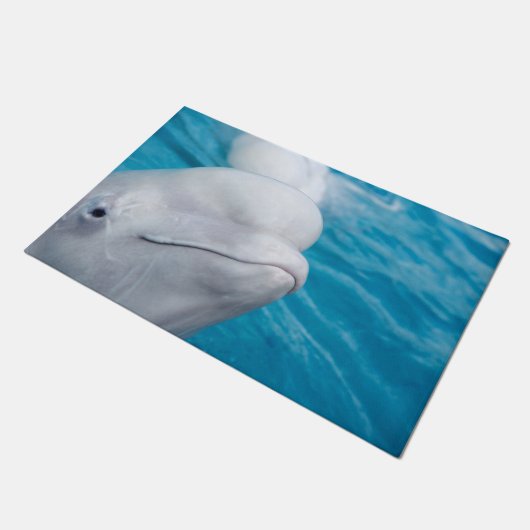 かわいいベルーガクジラの海の動物 ドアマット (アングル)