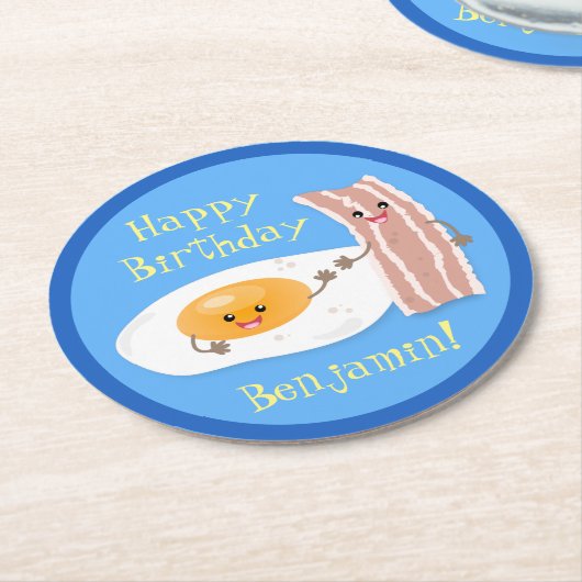 かわいいベーコンと卵の漫画イラストレーション ラウンドペーパーコースター (アングル)