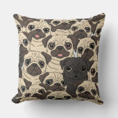 かわいいベージュの漫画パグ犬のシームレスなパターン クッション (正面)