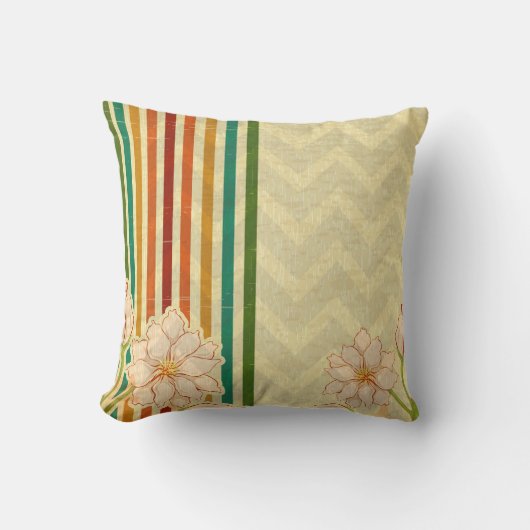 かわいいベージュの花とカラフルストライプ クッション (正面)