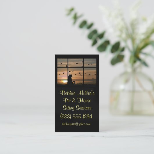 かわいいペットの猫と家に座る名刺 名刺 (スタンド正面)