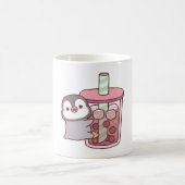 かわいいペンギンがタピオカ入りのアイスティーを抱っこ コーヒーマグカップ (中央)